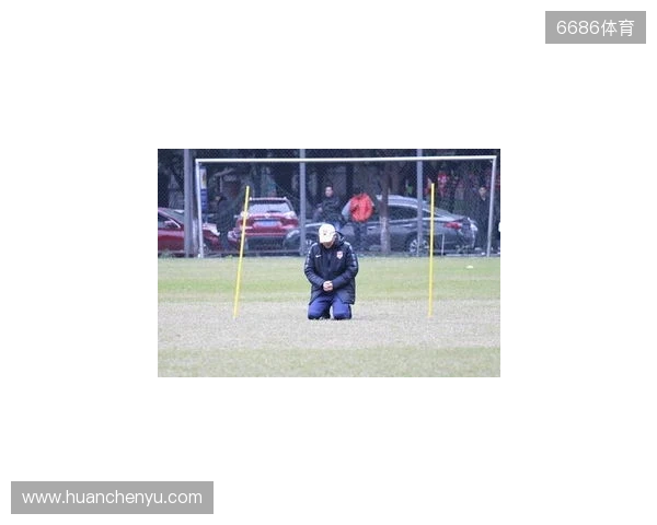 帽子上用中文写着努力、忍耐、牺牲,张外龙:是我作为教练的哲学 帽子上用中文写着努力、忍耐、牺牲,张外龙:是我作为教练的哲学